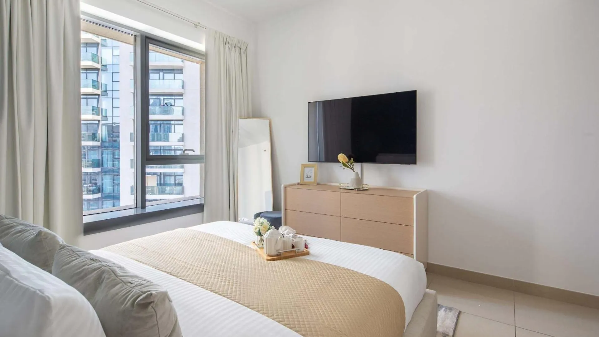 Frank Porter - 29 Boulevard Tower 1 Dubai 0*,