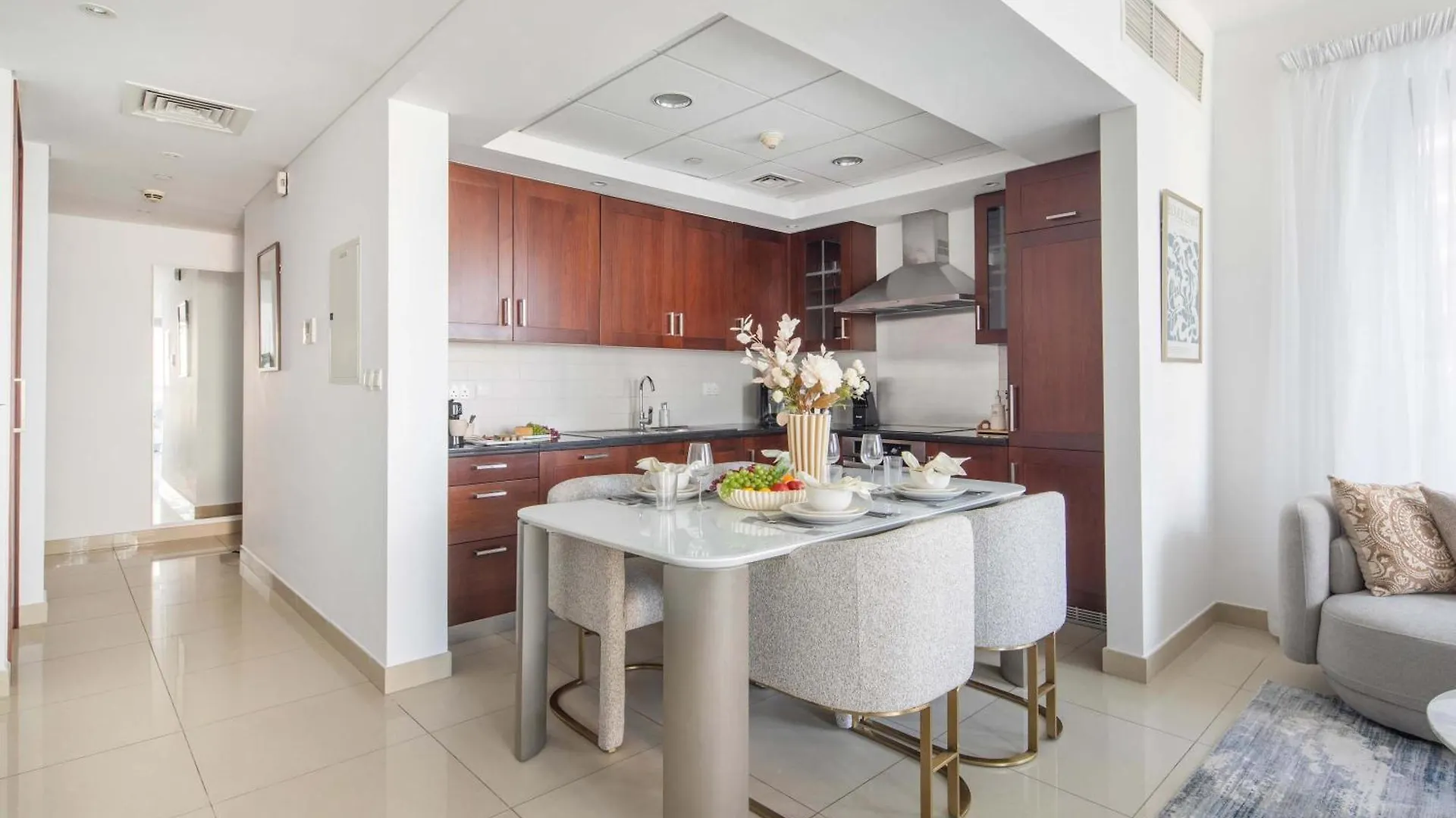 Frank Porter - 29 Boulevard Tower 1 Dubai 0*,